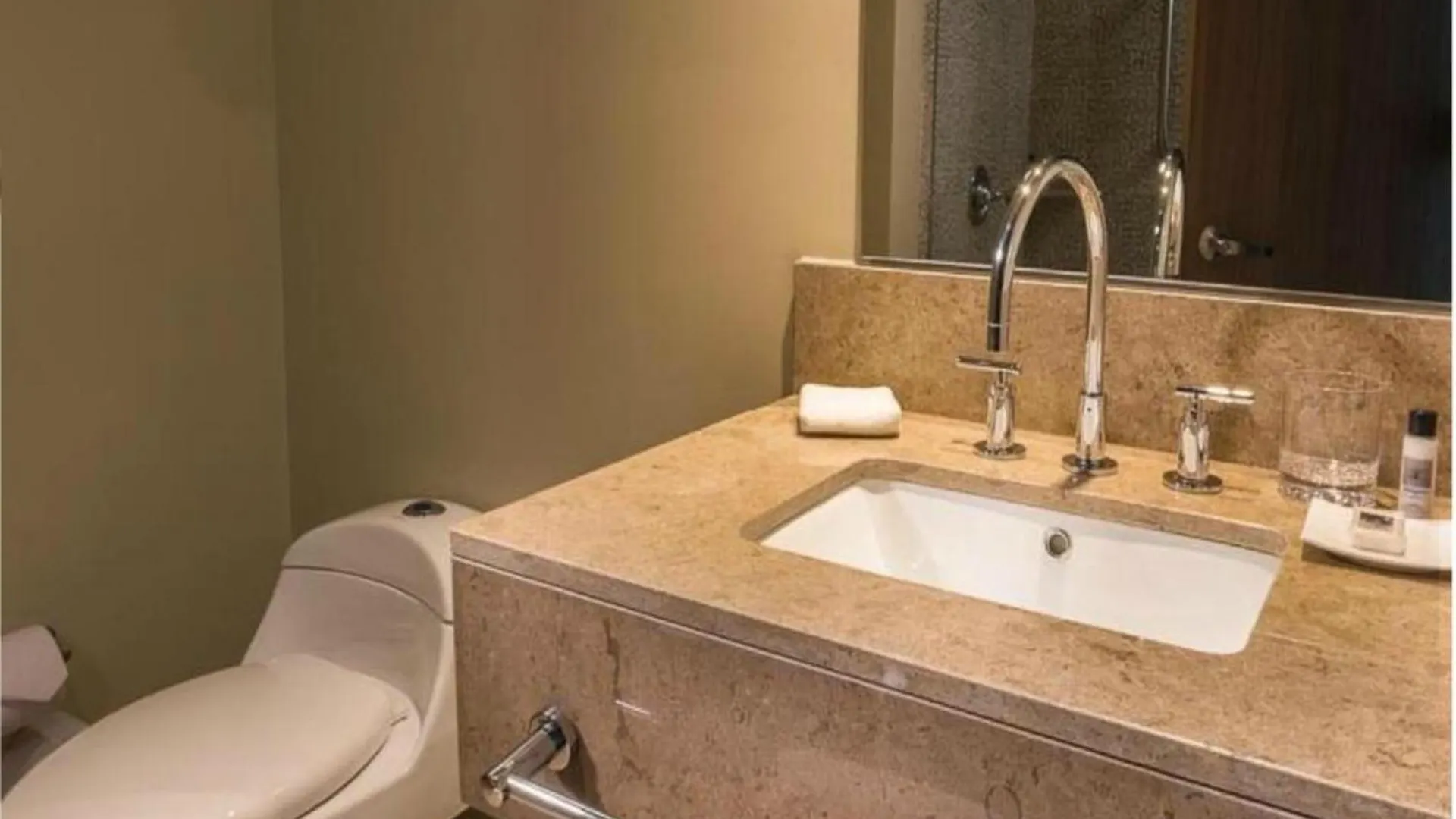 Hampton By Hilton Medellin Hotel Colombia