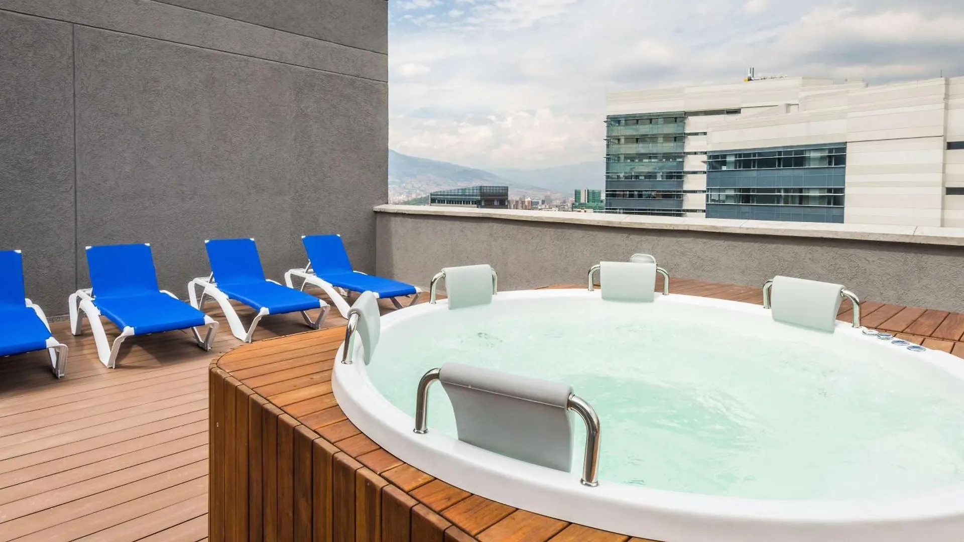 Hampton By Hilton Medellin Hotel