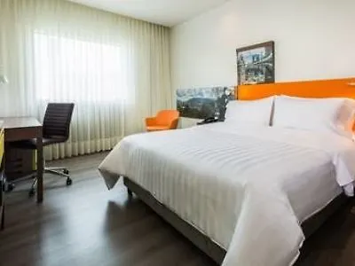 Hampton By Hilton Medellin Hotel