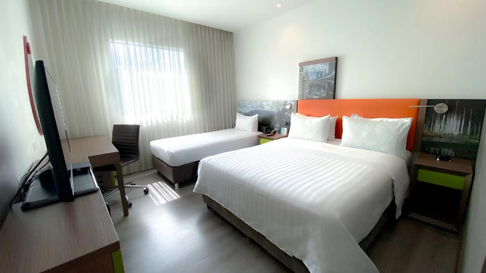 Hampton By Hilton Medellin Hotel