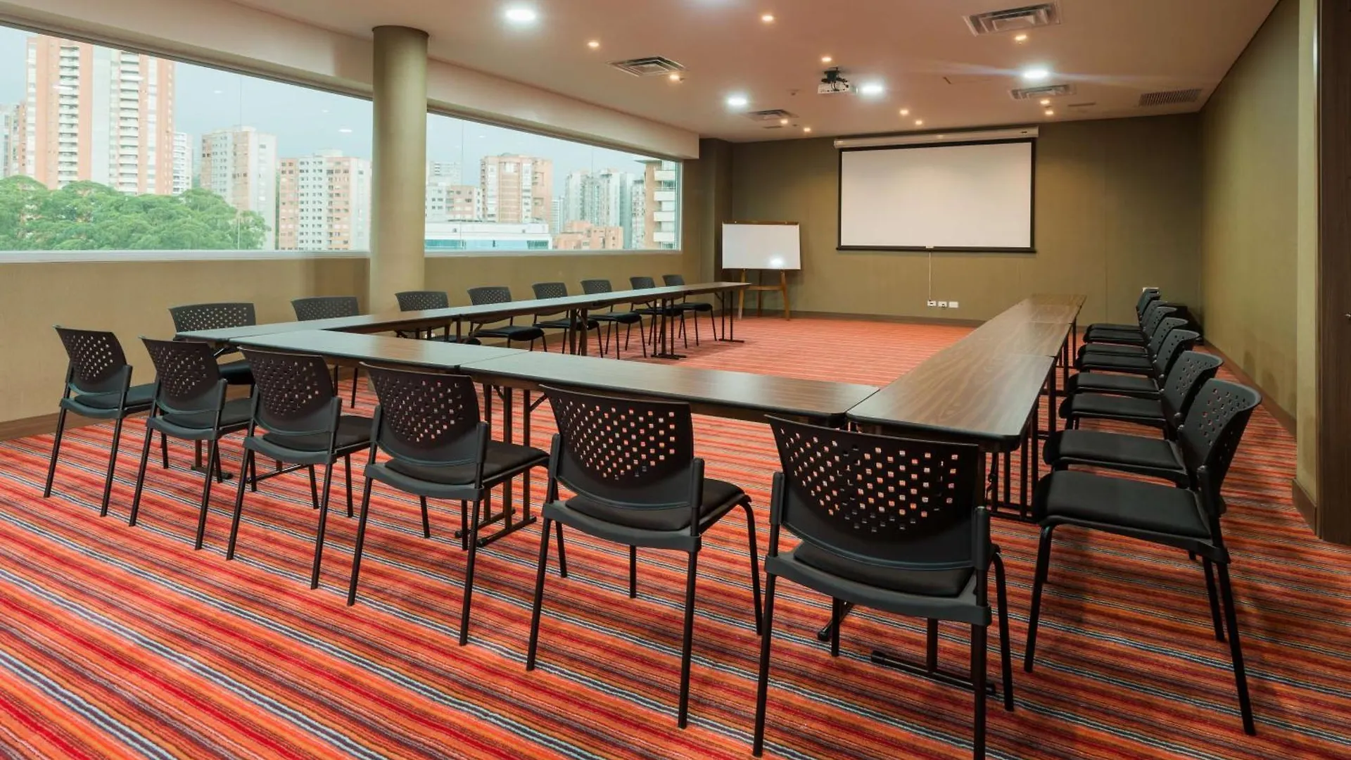 Hampton By Hilton Medellin Hotel
