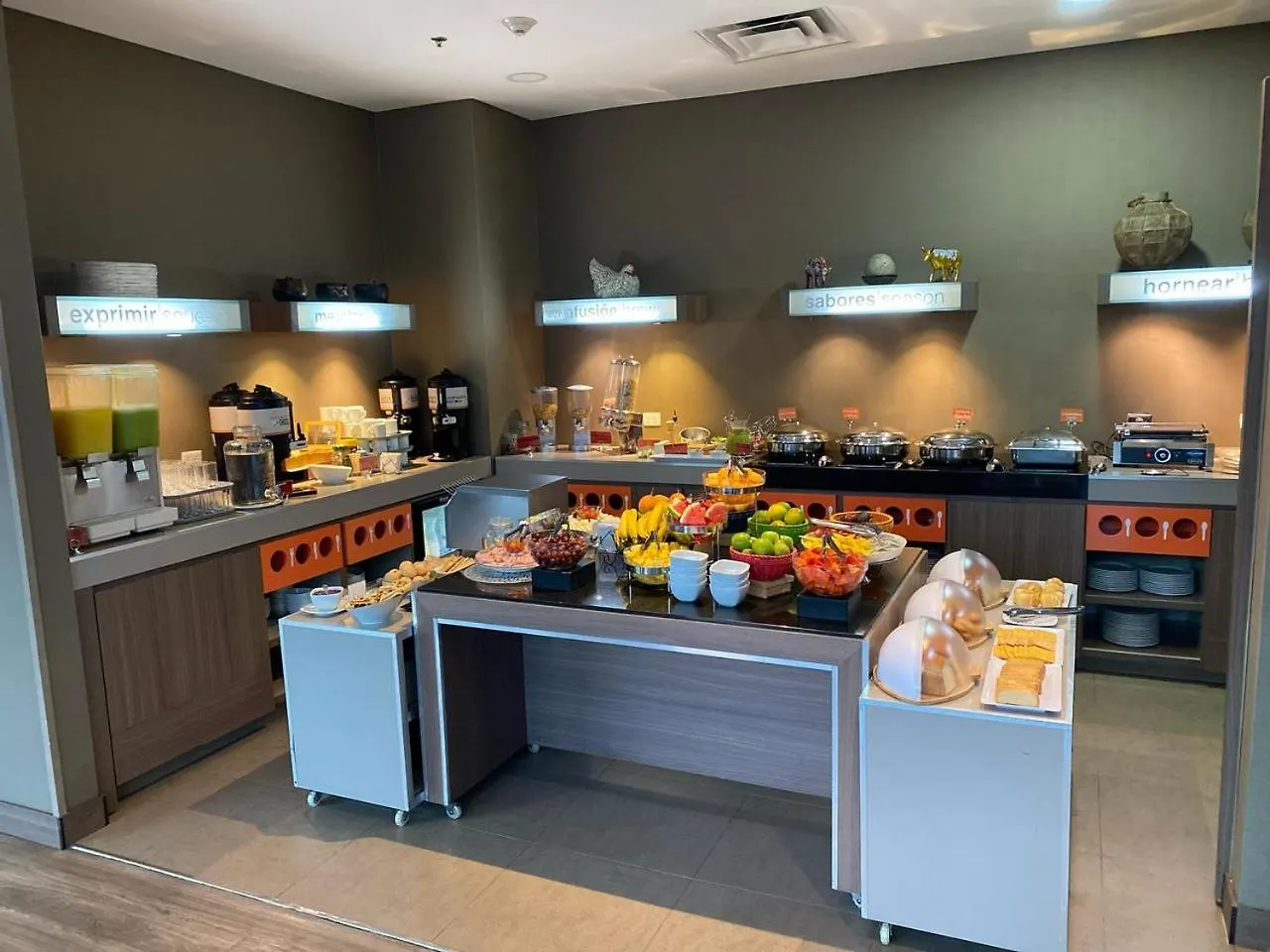 Hampton By Hilton Medellin Hotel 4*,